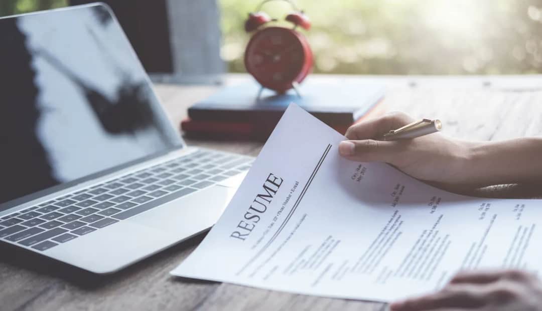 Jak napisać życiorys na aplikację, aby wyróżnić się w rekrutacji